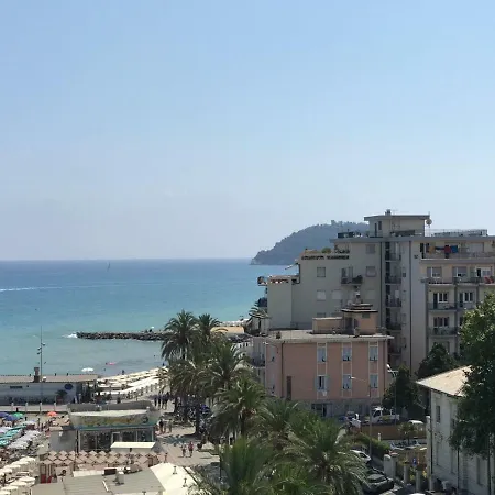 La Vedetta Apartment *